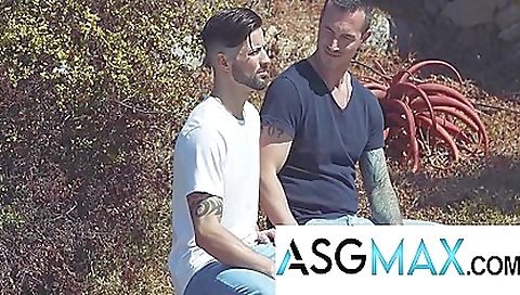 Ta firsed in a threesome