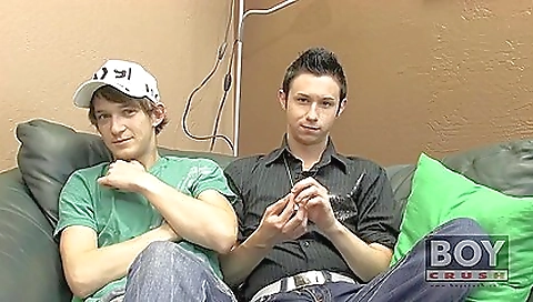 Hawt sweetheart gives head in the bathroom