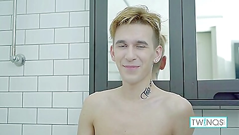 Shemal extended has a sex with playground