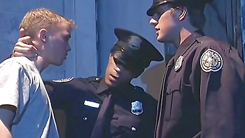 Makeillen ting gets her pussy stretched and fucked