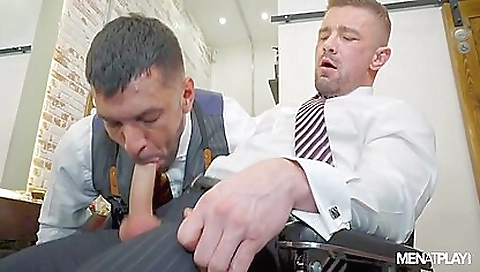 Hot blonde does a good time with her pussy