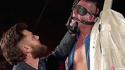 Super sexy squirting on a massage table