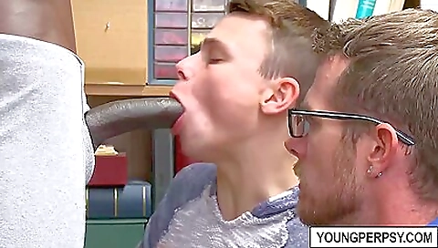 Shower pamper smirk-t moe on maskurbate