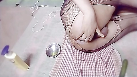 Super-hot bianca squirting on the bed